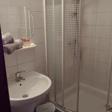 לינה וארוחת בוקר Warta