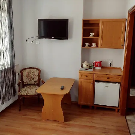 Warta Bed and Breakfast 3*