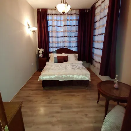 לינה וארוחת בוקר Warta 3*