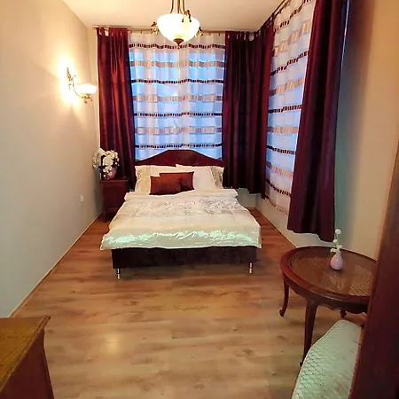 Warta Bed & Breakfast 3*