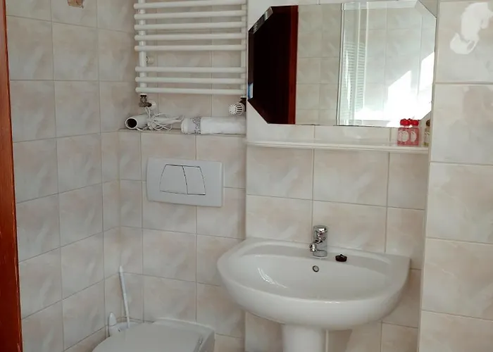 Warta فندق مبيت وإفطار كرينيتا مورسكا