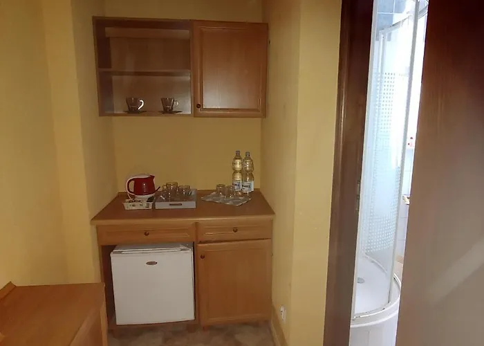 Warta فندق مبيت وإفطار كرينيتا مورسكا